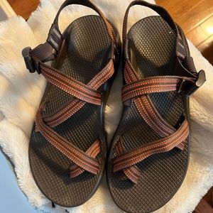 Men’s Chacos size 10 in EUC.